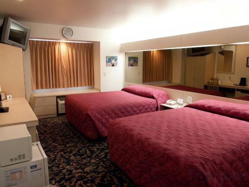 Happy Days Hotel - image 4