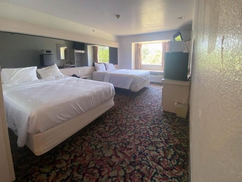 Happy Days Hotel - image 9