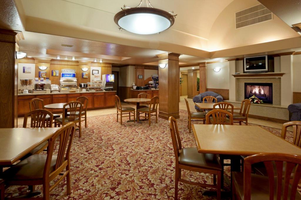 Holiday Inn Express Hotel & Suites Mission-McAllen Area an IHG Hotel - main image