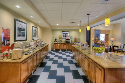 Hampton Inn & Suites McAllen - image 10