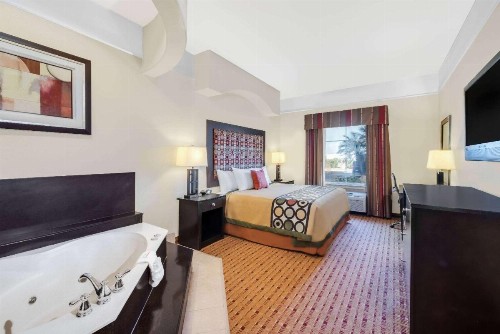 Super 8 by Wyndham Hidalgo at La Plaza Mall & Mcallen Airport - image 21