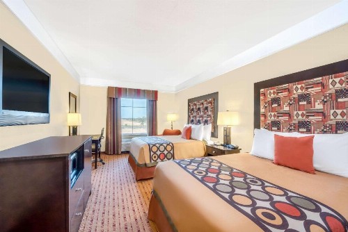 Super 8 by Wyndham Hidalgo at La Plaza Mall & Mcallen Airport - image 25