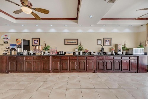 Super 8 by Wyndham Hidalgo at La Plaza Mall & Mcallen Airport - image 28