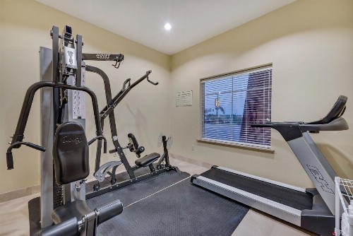 Super 8 by Wyndham Hidalgo at La Plaza Mall & Mcallen Airport - image 35