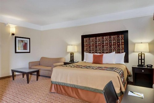 Super 8 by Wyndham Hidalgo at La Plaza Mall & Mcallen Airport - image 36