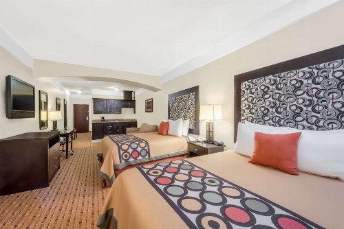 Super 8 by Wyndham Hidalgo at La Plaza Mall & Mcallen Airport - image 39