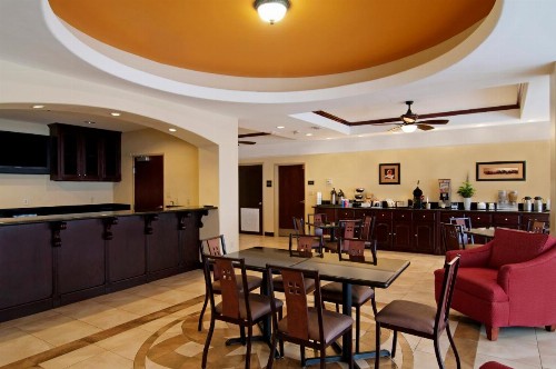 Super 8 by Wyndham Hidalgo at La Plaza Mall & Mcallen Airport - image 42