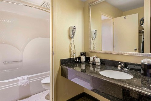 Best Western Mcallen Medical Center - image 18