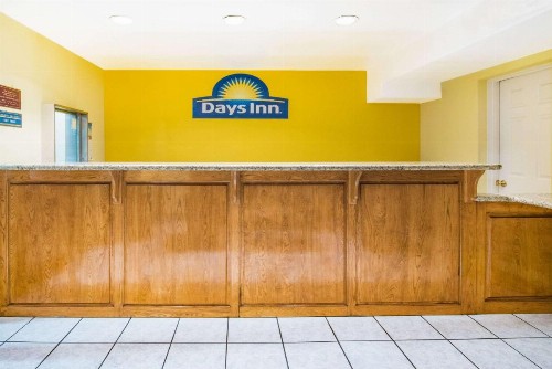 Days Inn by Wyndham McAllen - image 2