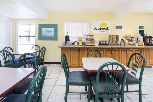 Days Inn by Wyndham McAllen - image 20