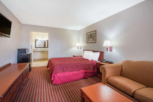 Days Inn by Wyndham McAllen - image 31
