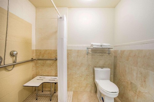 Days Inn by Wyndham McAllen - image 7