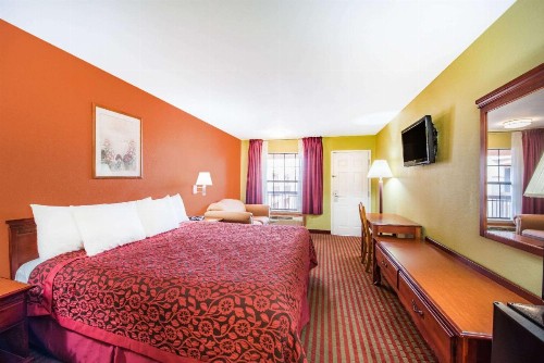 Days Inn by Wyndham McAllen - image 8