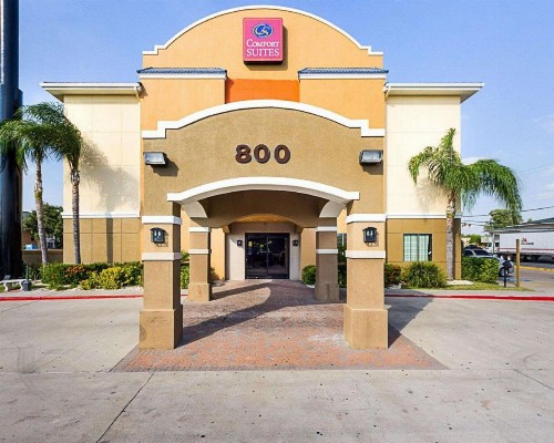 Comfort Suites At Plaza Mall - image 11