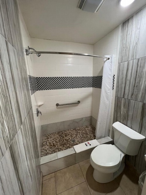 Super 8 by Wyndham McAllen- Downtown- La Plaza Mall - image 13