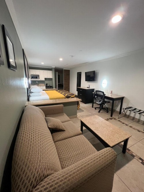 Super 8 by Wyndham McAllen- Downtown- La Plaza Mall - image 14