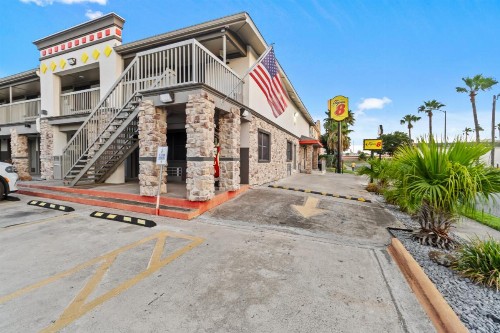 Super 8 by Wyndham McAllen- Downtown- La Plaza Mall - image 18