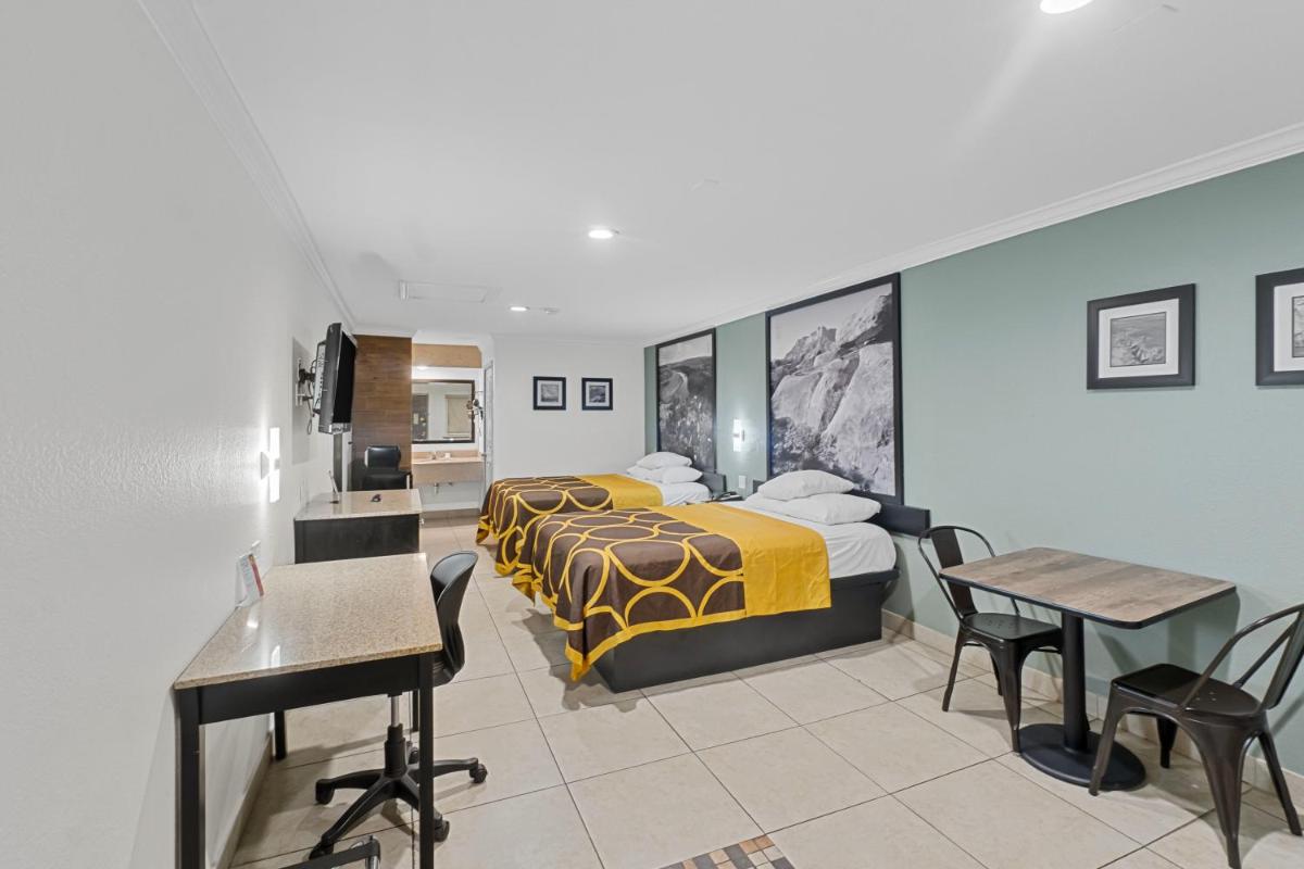Super 8 by Wyndham McAllen- Downtown- La Plaza Mall - image 2