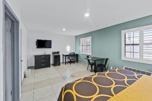 Super 8 by Wyndham McAllen- Downtown- La Plaza Mall - image 25