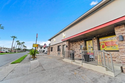 Super 8 by Wyndham McAllen- Downtown- La Plaza Mall - image 28