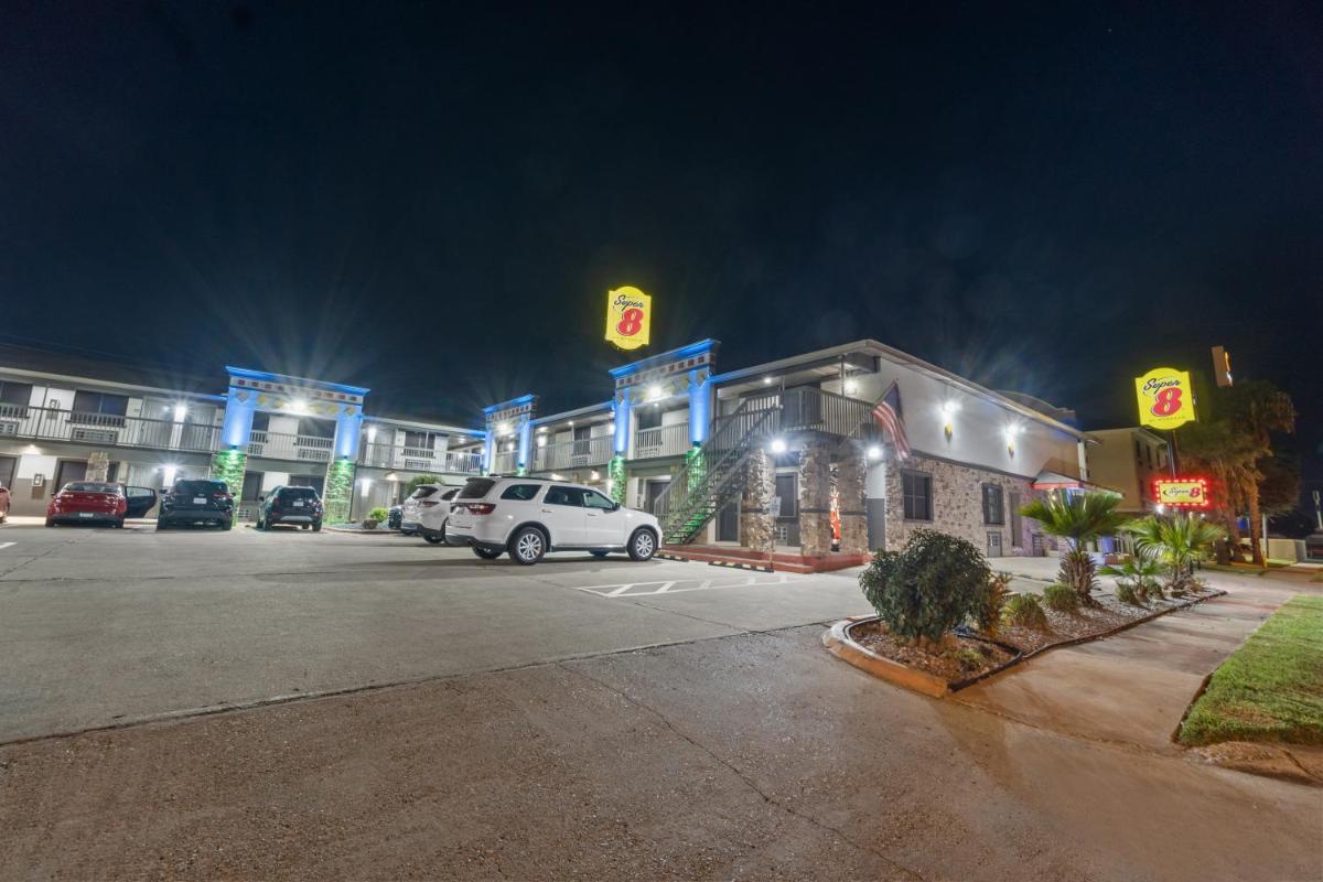 Super 8 by Wyndham McAllen- Downtown- La Plaza Mall - image 3