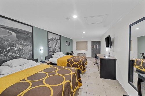 Super 8 by Wyndham McAllen- Downtown- La Plaza Mall - image 33