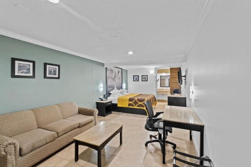 Super 8 by Wyndham McAllen- Downtown- La Plaza Mall - image 35