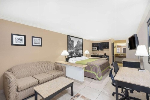 Super 8 by Wyndham McAllen- Downtown- La Plaza Mall - image 41