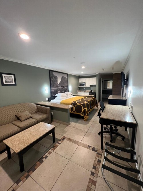 Super 8 by Wyndham McAllen- Downtown- La Plaza Mall - image 8