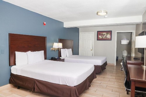 OYO Hotel McAllen Airport South - image 11