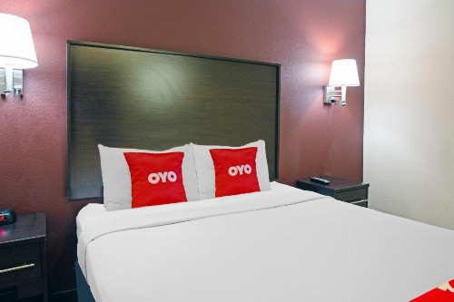 OYO Hotel McAllen Airport South - image 12