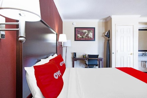 OYO Hotel McAllen Airport South - image 19