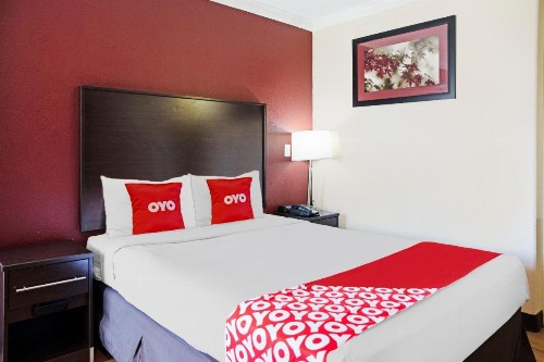 OYO Hotel McAllen Airport South - image 2