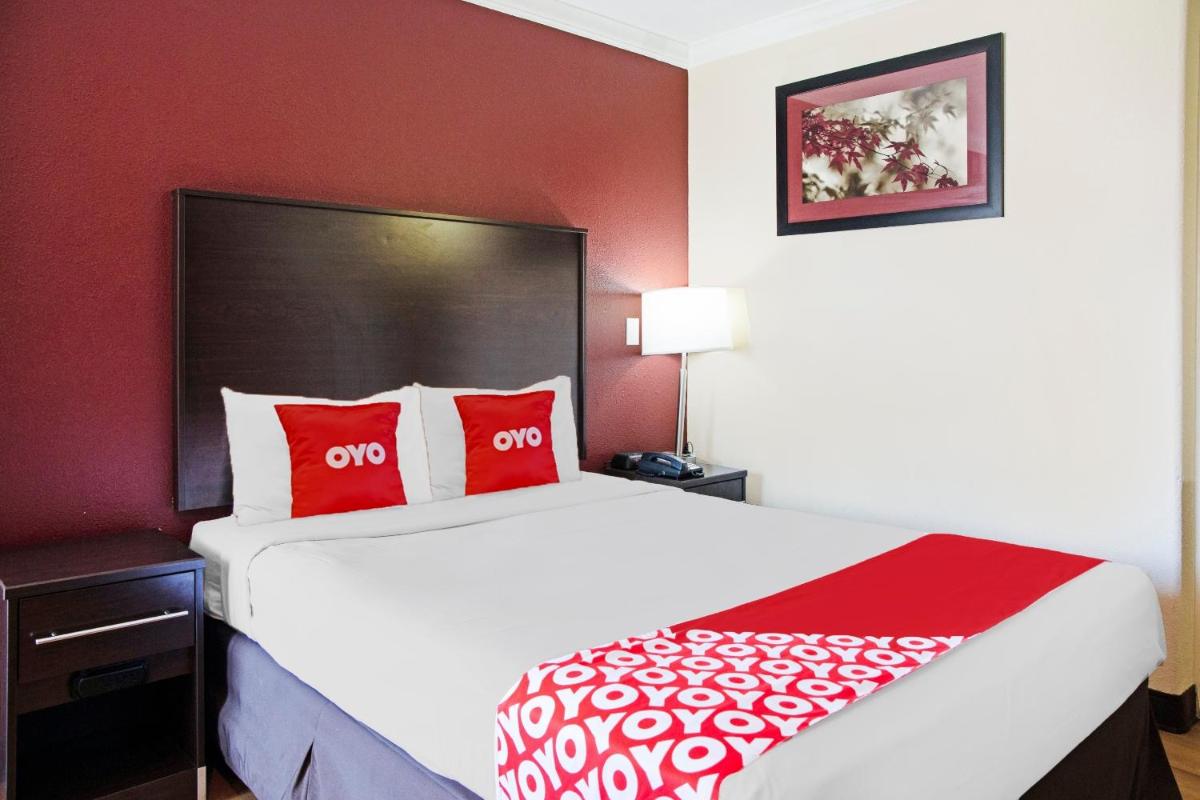 OYO Hotel McAllen Airport South - image 2