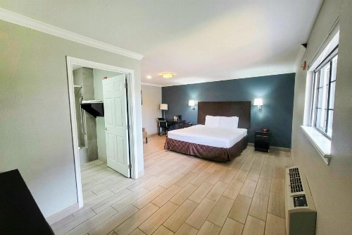 OYO Hotel McAllen Airport South - image 26