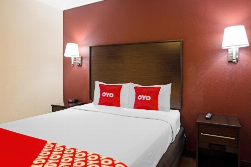 OYO Hotel McAllen Airport South - image 27