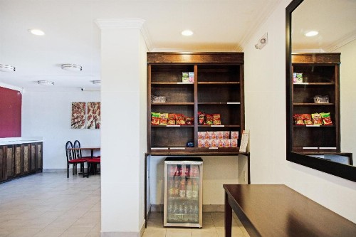 OYO Hotel McAllen Airport South - image 3
