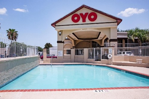 OYO Hotel McAllen Airport South - image 32