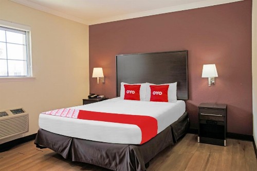 OYO Hotel McAllen Airport South - image 33