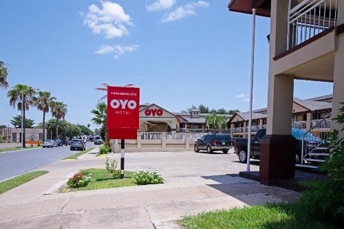 OYO Hotel McAllen Airport South - image 34