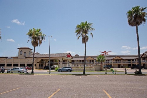 OYO Hotel McAllen Airport South - image 35