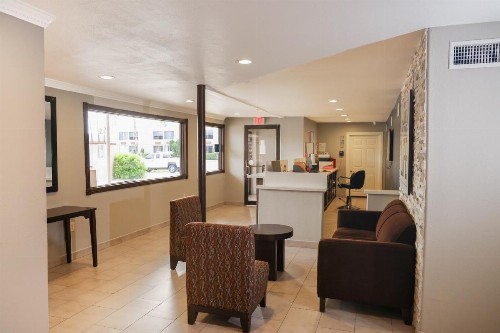 OYO Hotel McAllen Airport South - image 38