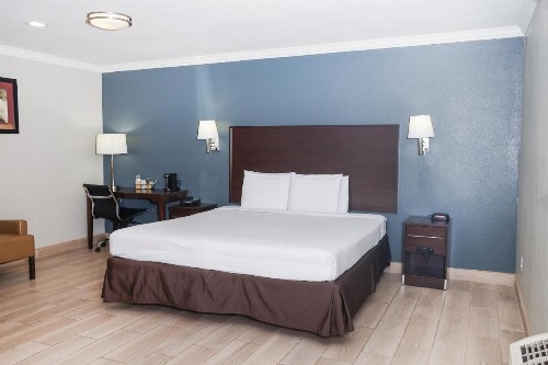 OYO Hotel McAllen Airport South - image 40