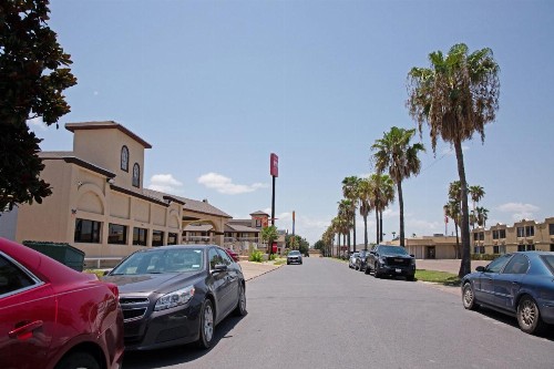 OYO Hotel McAllen Airport South - image 45