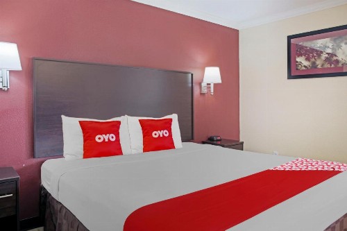 OYO Hotel McAllen Airport South - image 50