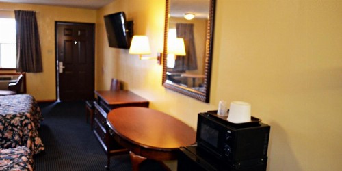 Aloha Inn - image 8