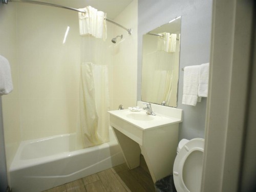 Texas Inn McAllen Airport - image 19
