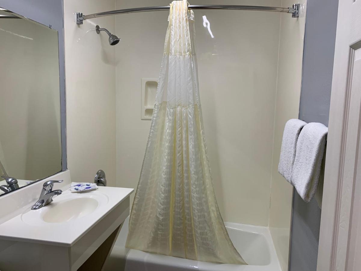 Texas Inn McAllen Airport - image 4