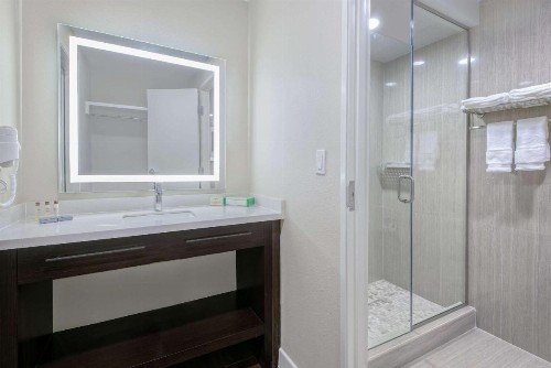 Hawthorn Suites by Wyndham McAllen - image 19