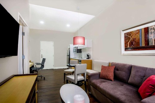Hawthorn Suites by Wyndham McAllen - image 2